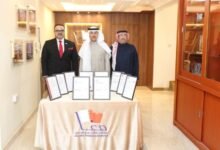 الشيخ هشام آل خليفة يتسلم شهادتي لبرنامج معا