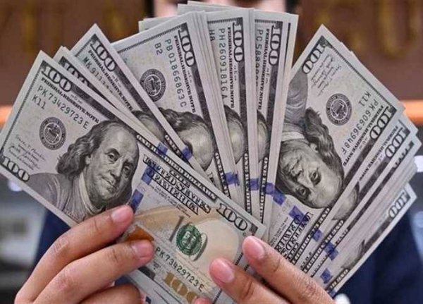سعر الدولار اليوم مقابل الجنيه المصري في البنوك والسوق السوداء