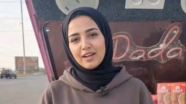 بائعة الشاي
