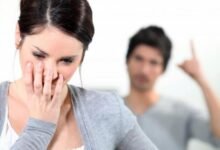 لماذا يراقب الرجل المرأة بعد الانفصال؟