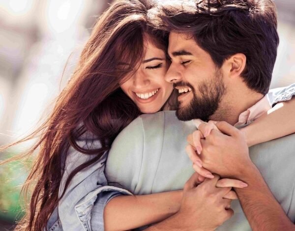 هل يمكن أن يحبك الرجل ويؤذيك في الوقت نفسه؟