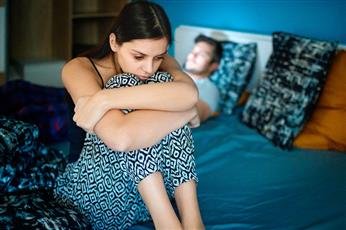 لماذا تتعلق المرأة بمن يؤذيها؟