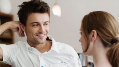 كيف تعرفين أن الرجل يحبك؟