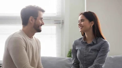 علامات تدل أن الرجل يحبك