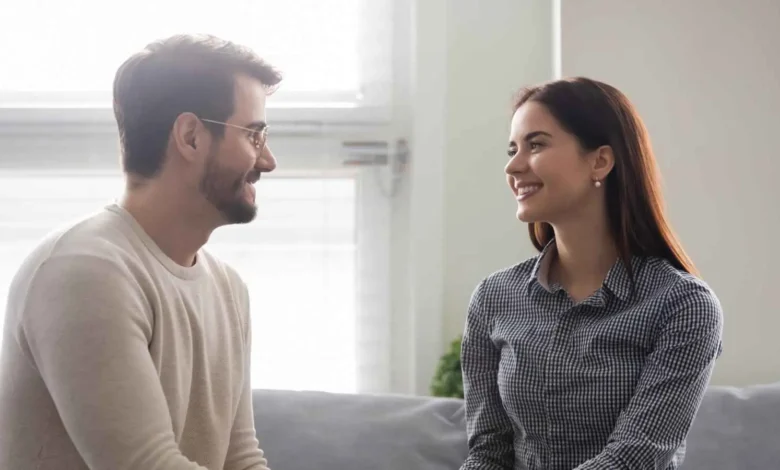 علامات تدل أن الرجل يحبك
