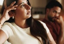 هل التجاهل يعني انتهاء الحب؟