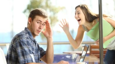 لماذا يتجاهل الرجل المرأة التي يحبها؟