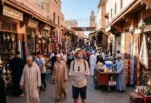 من الأسواق الشعبية إلى المجمعات التجارية