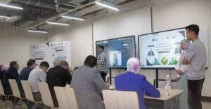 أساتذة الجامعة الأهلية خارج المحاضرة