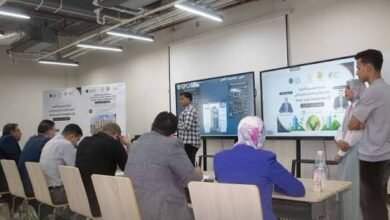 أساتذة الجامعة الأهلية خارج المحاضرة