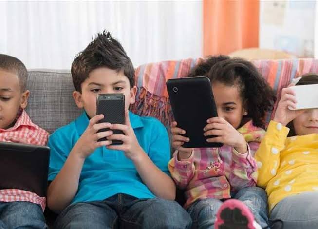 لماذا ينجذب الأطفال السعوديون إلى ألعاب الموبايل؟